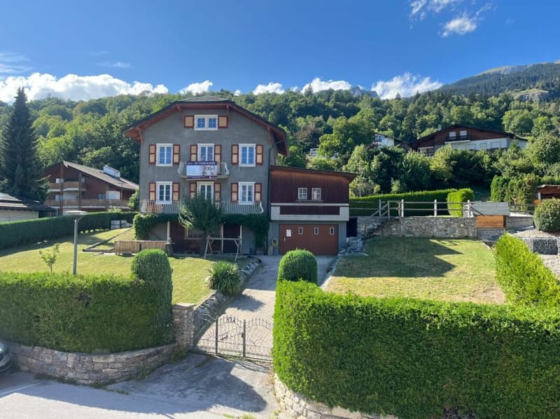 Einzigartig! Zweifamilienhaus im Skigebiet Crans-Montana/VS (1)