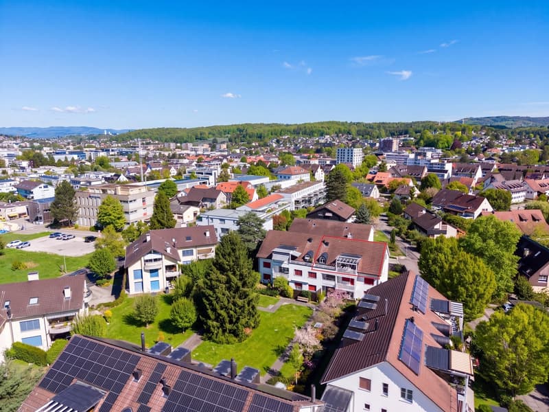 Vogelperspektive: in grüner Umgebung