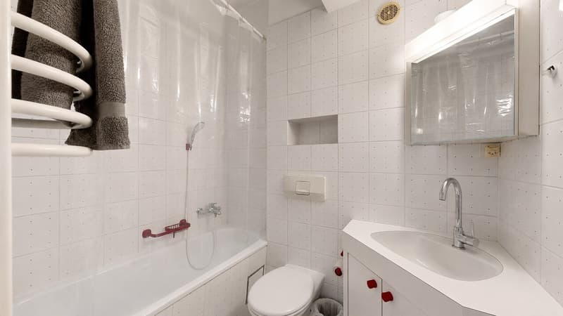 Badezimmer mit Badewanne