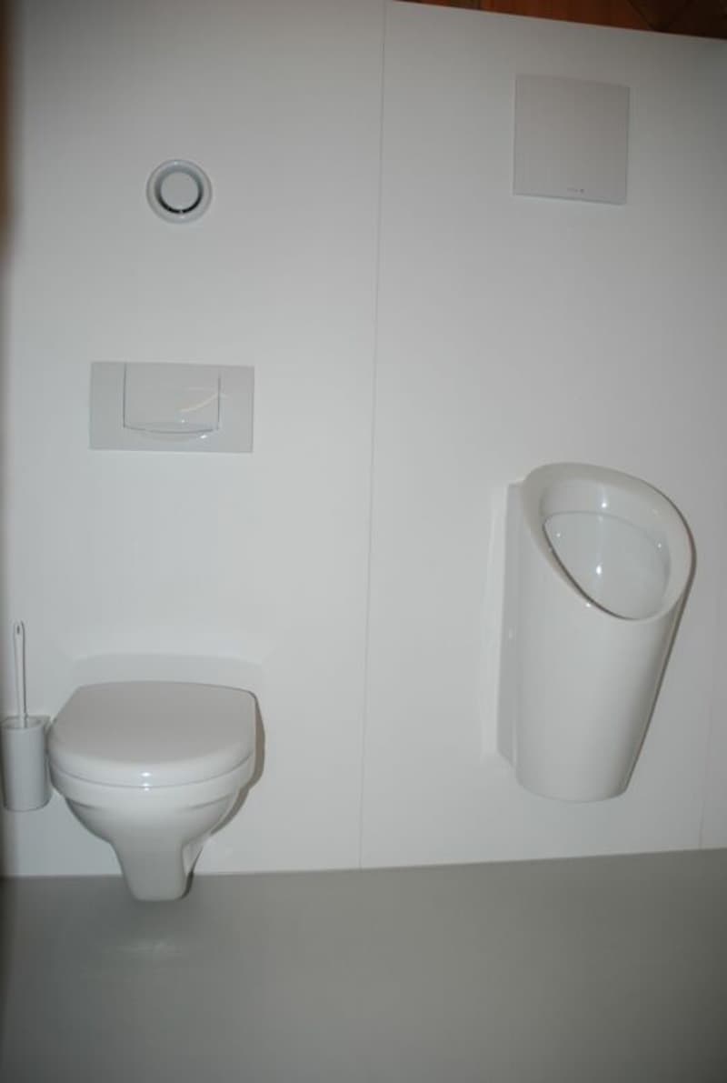 WC mit Pissoir