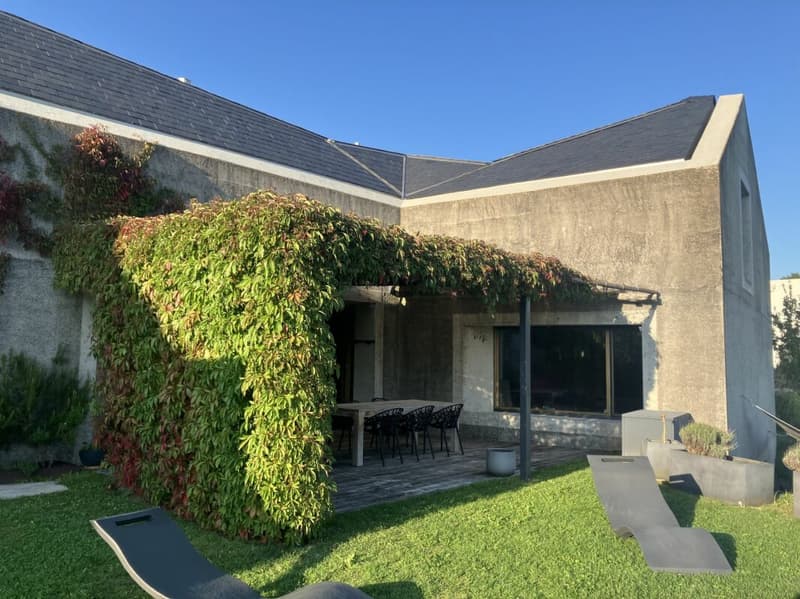 Unique Architectural House with Unobstructed Long-Distance View (16)