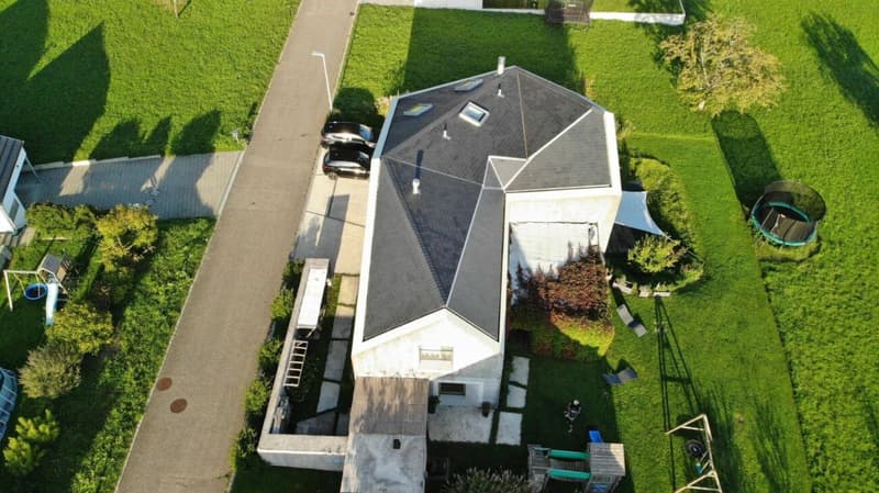 Unique Architectural House with Unobstructed Long-Distance View (18)