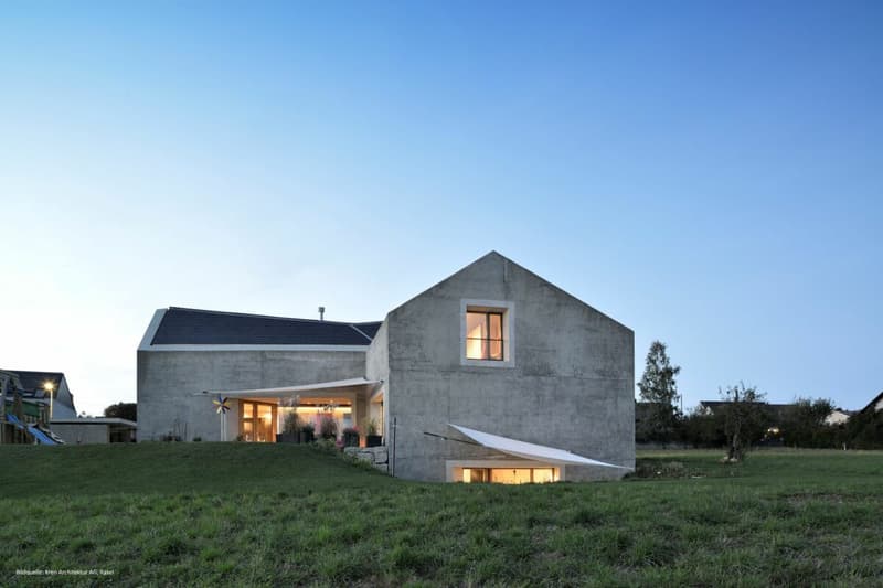Unique Architectural House with Unobstructed Long-Distance View (2)