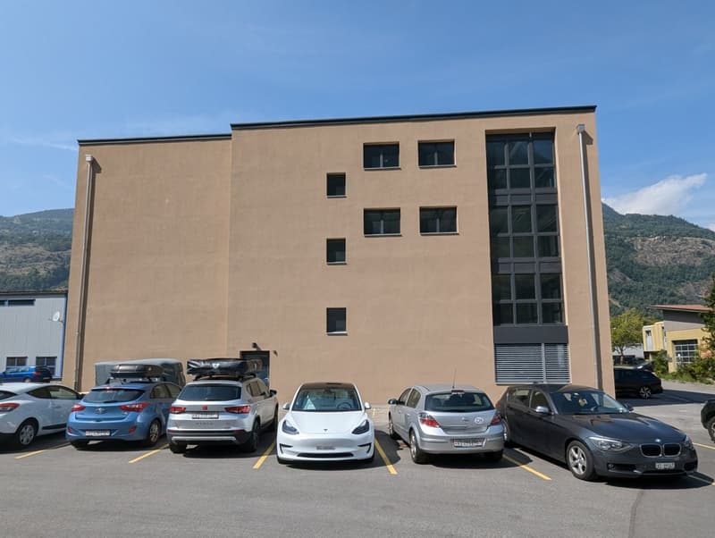 Gewerbe- und Büroflächen im aufstrebenden Industriegebiet (2)