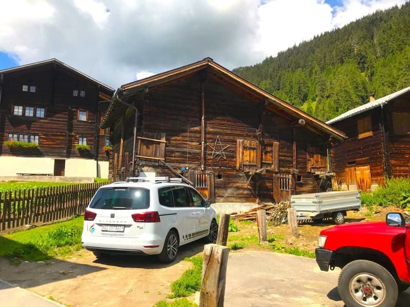 Barn for renovation in an idyllic location in Goms (8)
