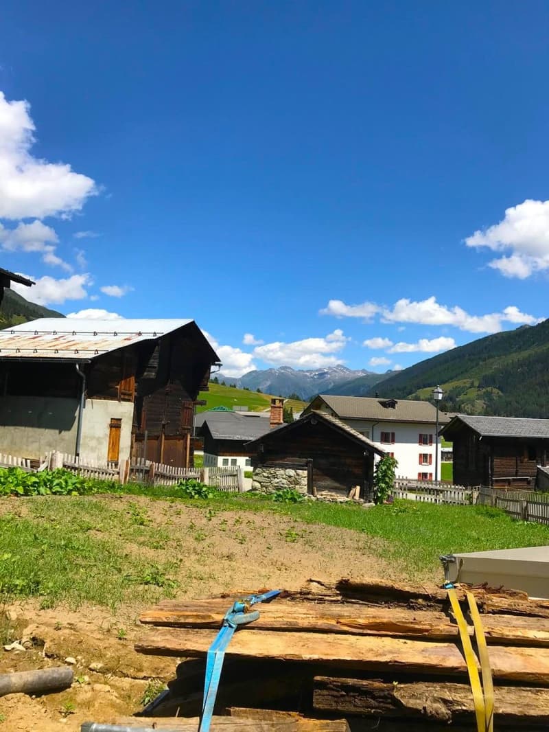 Barn for renovation in an idyllic location in Goms (7)