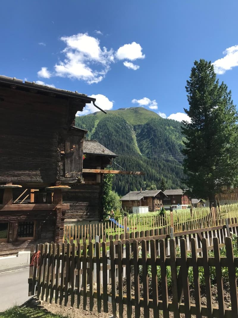 Barn for renovation in an idyllic location in Goms (6)
