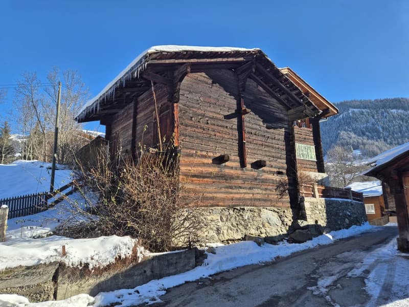 Barn in typical Valais style in the middle of Fiesch (1)