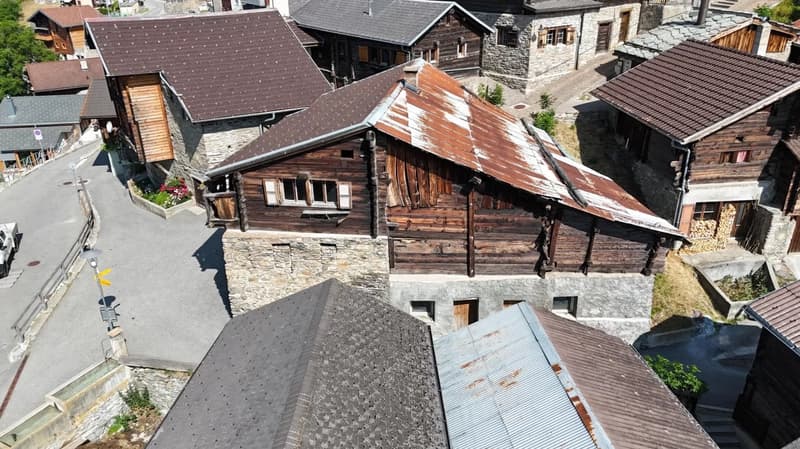 Altertümlicher Baukomplex im Dorfkern von Bratsch (3)