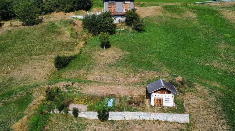 Grosszügiges Ökonomiegebäude im Safrandorf Mund (10)