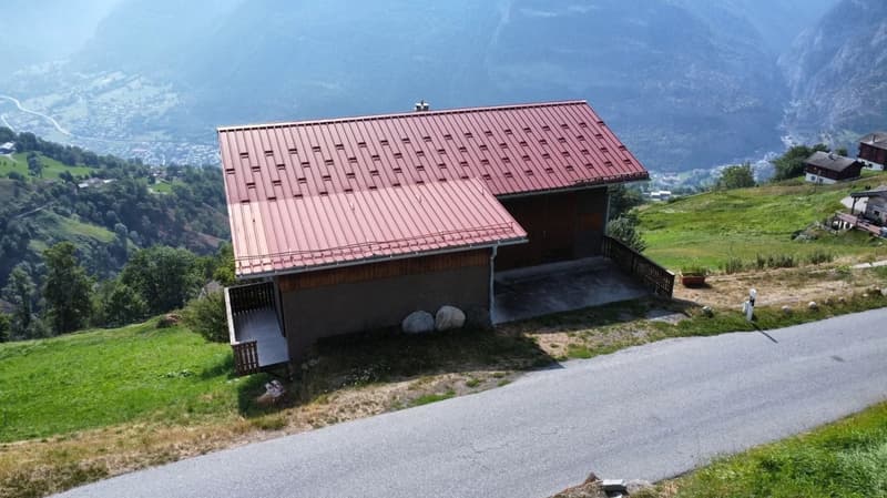 Grosszügiges Ökonomiegebäude im Safrandorf Mund (11)