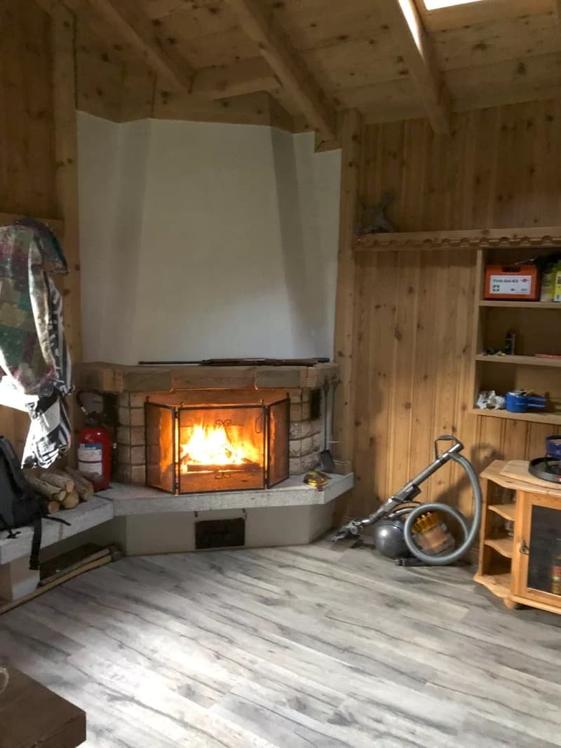 Gemütliches Maiensäss in Waldlichtung (2)