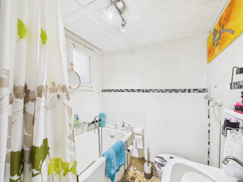 Bathtub, toilet, sink, storage, tiled walls, ceiling lamps