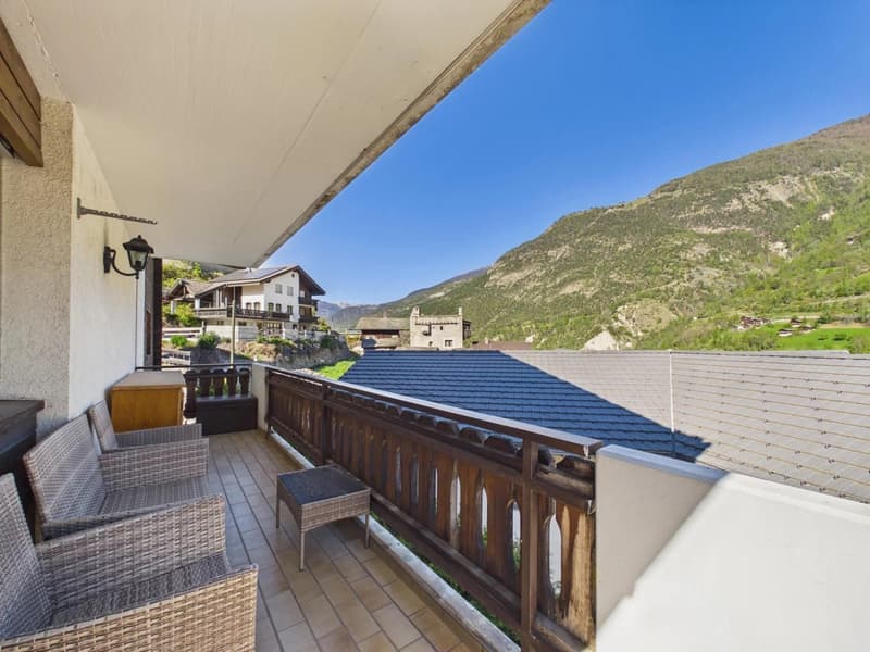 Charming garden apartment with a view and garage in Stalden (12)