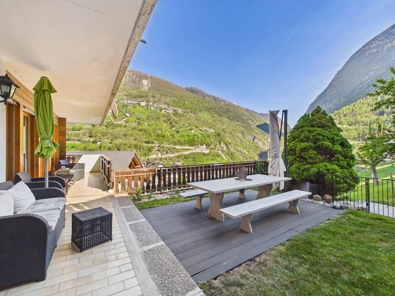 Charming garden apartment with a view and garage in Stalden (11)