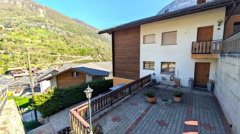 Charming garden apartment with a view and garage in Stalden (2)
