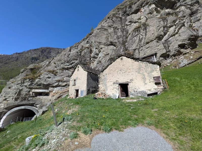 Rustico incantevole nella zona di Simplon - gioiello originale per chi realizza (1)