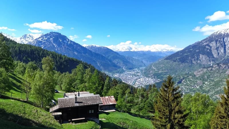 Alpine hut feeling with spectacular views and pure tranquility (1)