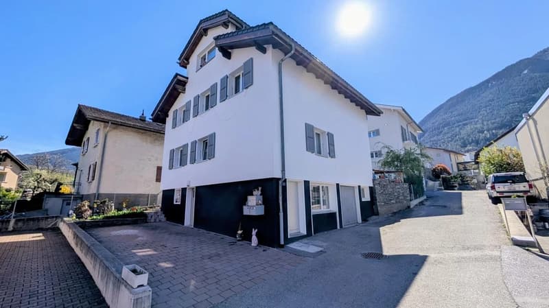Ideal rental property with two apartments (3)