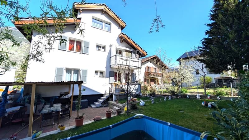 Ideal rental property with two apartments (2)