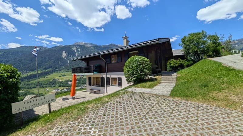 Exklusives Chalet an sonniger Aussichtslage in Ernen (3)