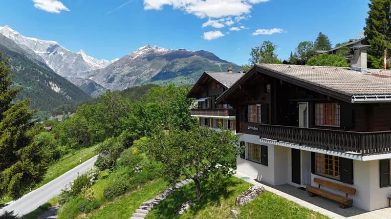 Exklusives Chalet an sonniger Aussichtslage in Ernen (15)