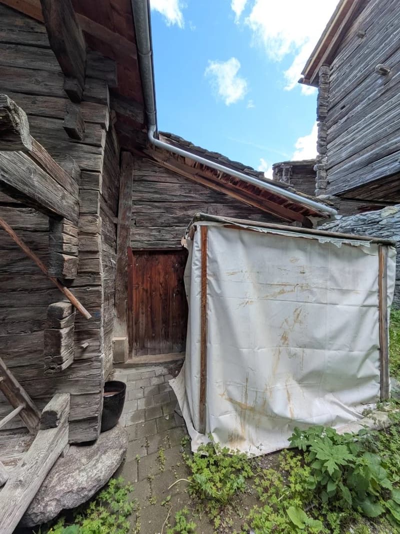 Renovierte 2.5-Zimmerwohnung in Visperterminen (9)