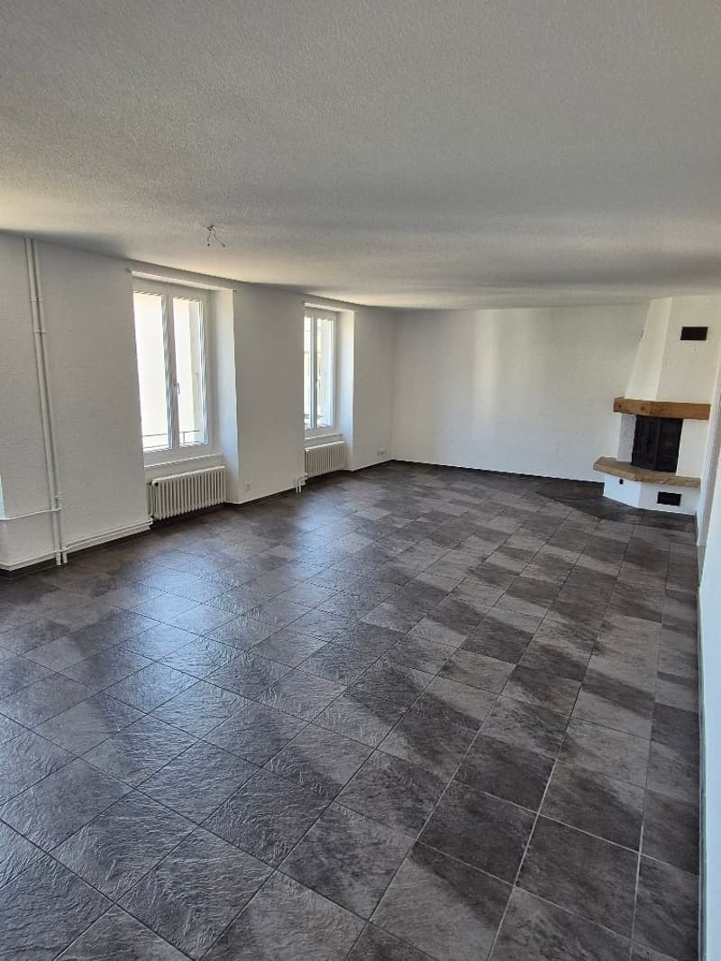 Affascinante appartamento a maisonnette di 4 locali con terrazza sul tetto e camino a Biel/Bienne – disponibile immediatamente! (22)