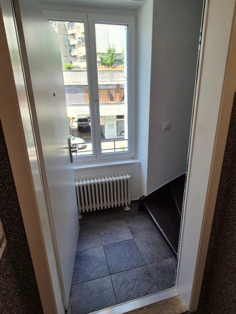 Affascinante appartamento a maisonnette di 4 locali con terrazza sul tetto e camino a Biel/Bienne – disponibile immediatamente! (32)