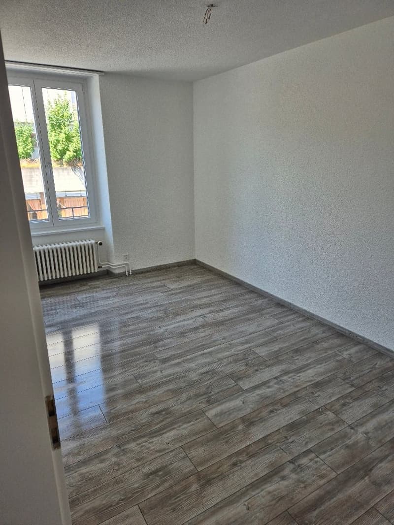 Affascinante appartamento a maisonnette di 4 locali con terrazza sul tetto e camino a Biel/Bienne – disponibile immediatamente! (23)