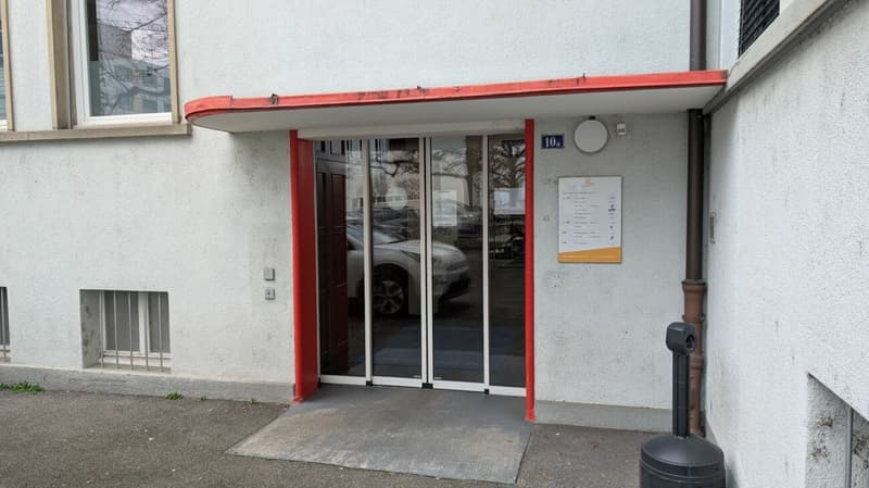 Ufficio spazioso nel Buss-Areal Pratteln - 56 m² al piano terra dell'edificio amministrativo Ovest (2)
