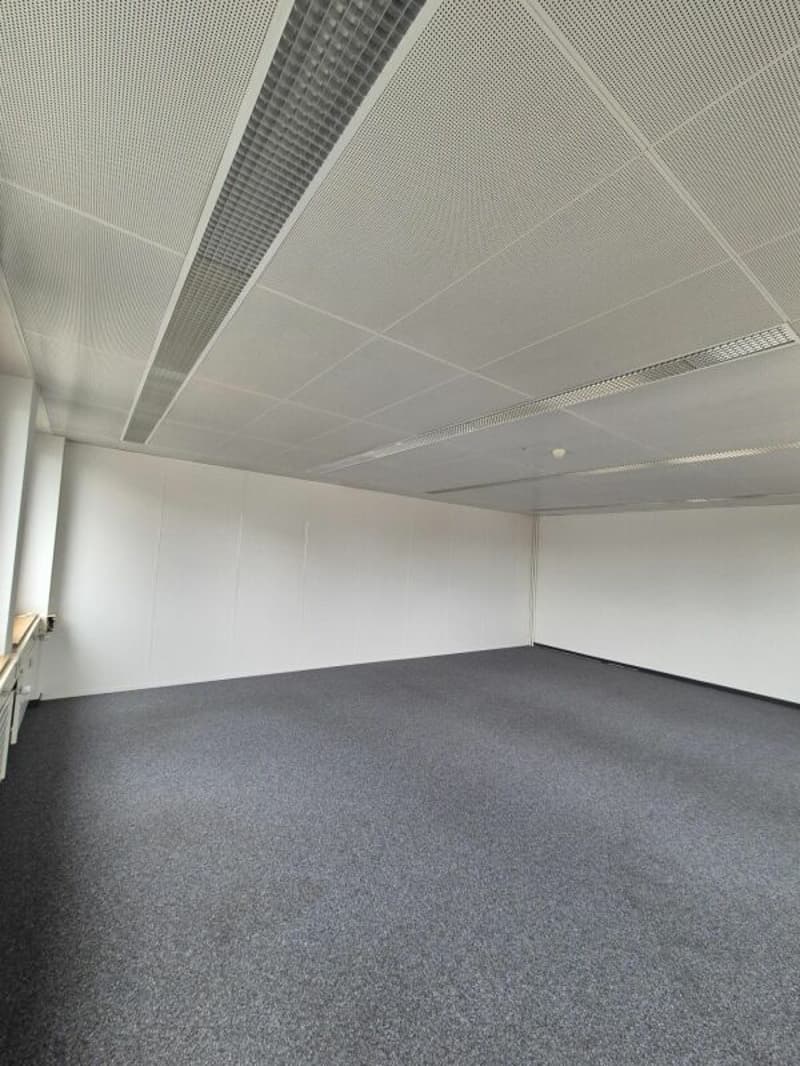 Ufficio spazioso nel Buss-Areal Pratteln - 56 m² al piano terra dell'edificio amministrativo Ovest (5)