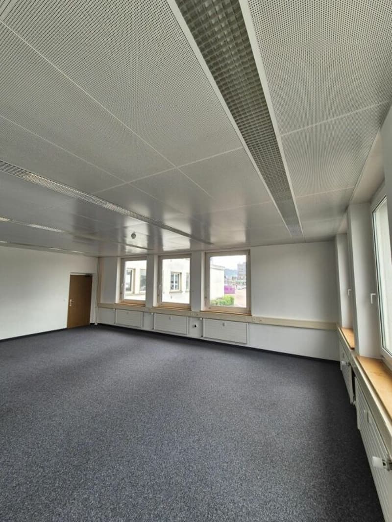 Ufficio spazioso nel Buss-Areal Pratteln - 56 m² al piano terra dell'edificio amministrativo Ovest (4)