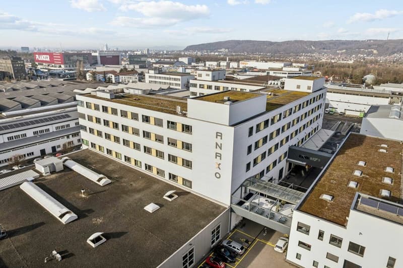 Spazio ufficio attraente e versatile in affitto nel parco industriale Buss (18)