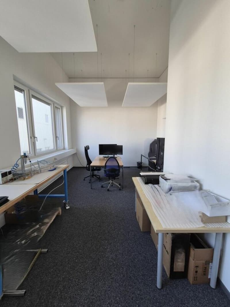 Attractive office space in the Anaxo building (3)