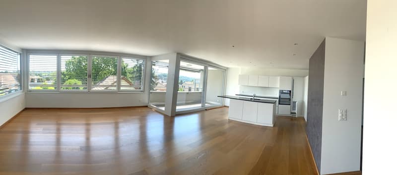 Habitation moderne dans une petite maison multifamiliale (2)