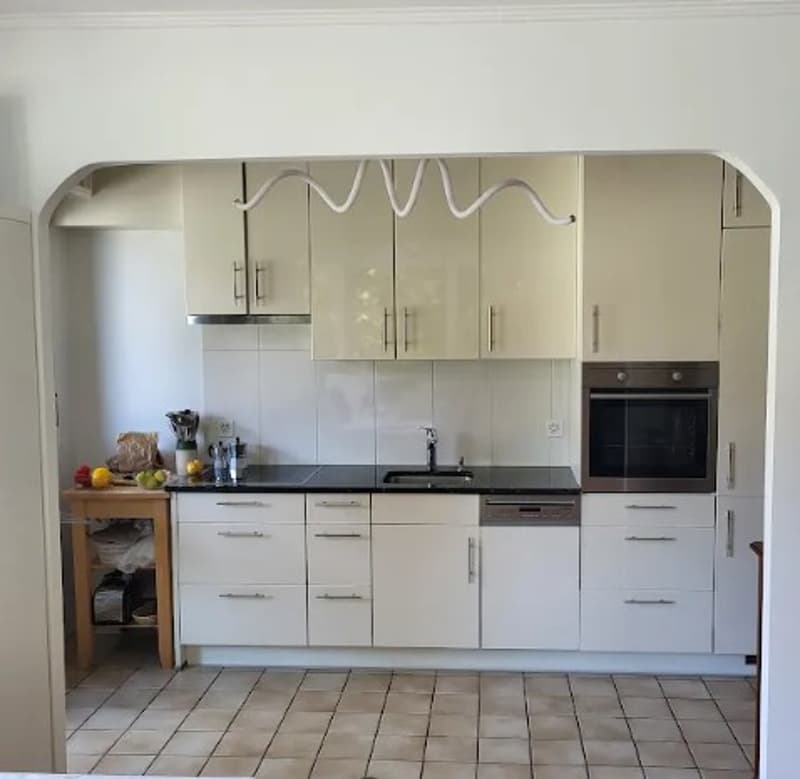 Charmant appartement en propriété avec balcon et place de parking dans le quartier Gotthelf très prisé (1)