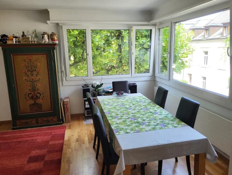 Charmant appartement en propriété avec balcon et place de parking dans le quartier Gotthelf très prisé (4)