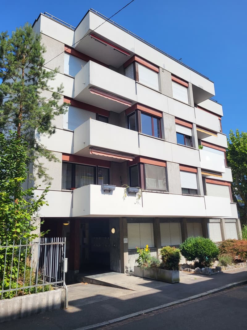 Charmant appartement en propriété avec balcon et place de parking dans le quartier Gotthelf très prisé (10)