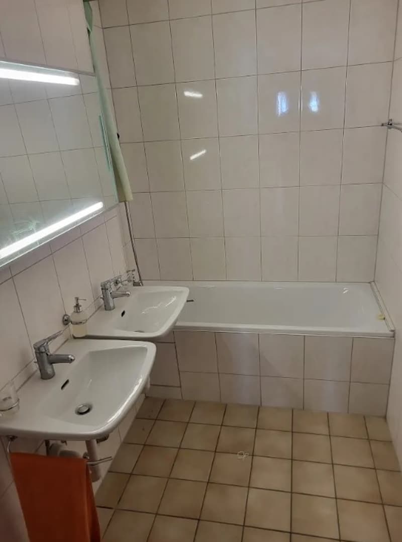 Charmant appartement en propriété avec balcon et place de parking dans le quartier Gotthelf très prisé (7)
