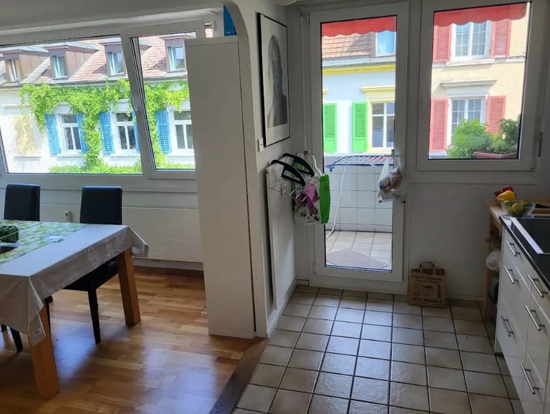 Charmant appartement en propriété avec balcon et place de parking dans le quartier Gotthelf très prisé (3)