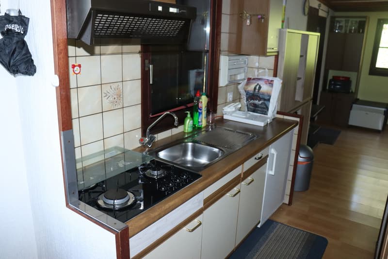 Living in the Green: 2.5-Room Chalet on Camping St. Monica (3)