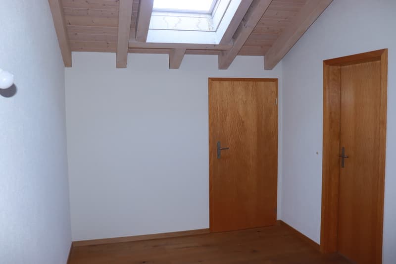 Charmant appartement 3.5 pièces avec galerie et balcon à Wilderswil ! (11)