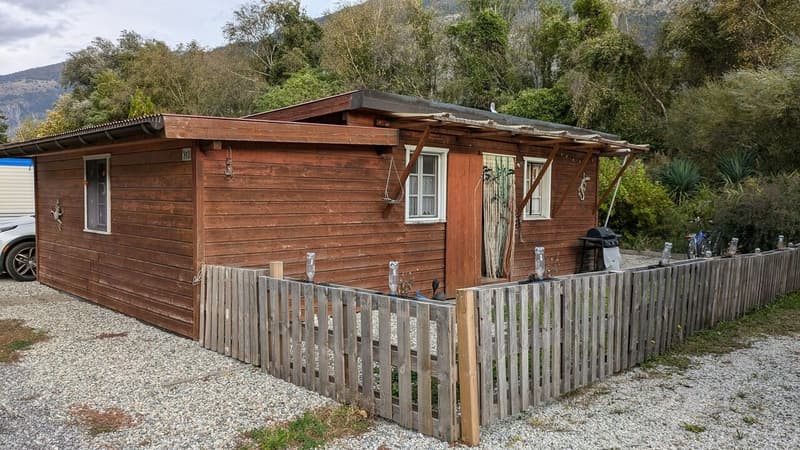 Charming 2.5-room camping house with sun terrace in Raron VS (1)