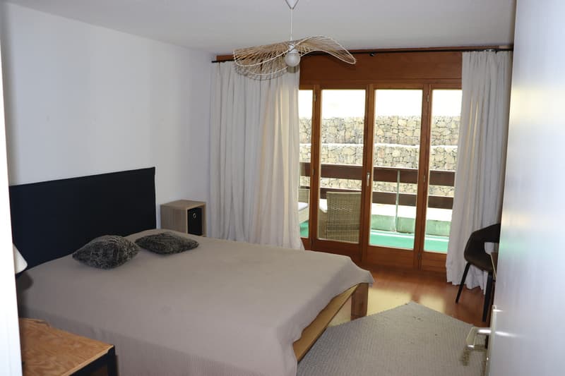 Stylish 2.5-room apartment with balcony & 2 indoor parking spaces! (6)