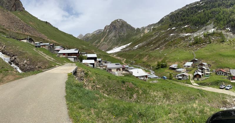 Idylle alpine pure - refuge connecté à la nature sur la Bachalp (VS) (4)