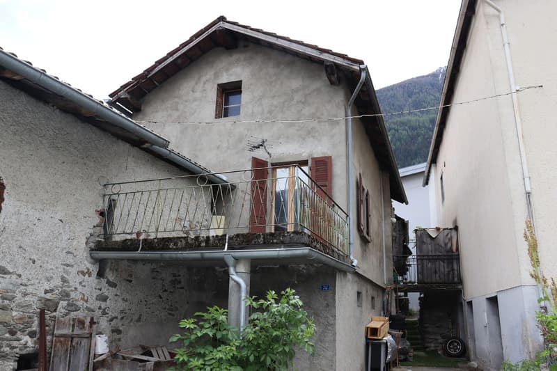 Casa in stile antico in vendita ad Agarn VS (1)