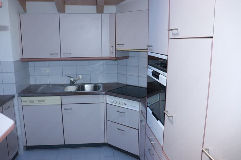 Charming 3.5-room apartment with gallery and balcony in Wilderswil! (5)