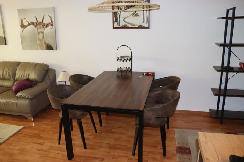Stylish 2.5-room apartment with balcony & 2 indoor parking spaces! (3)