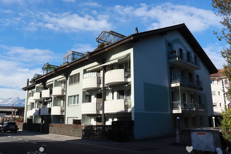 Charmante 3.5-Zimmer-Wohnung mit Einstellhallenplatz in Interlaken! (1)